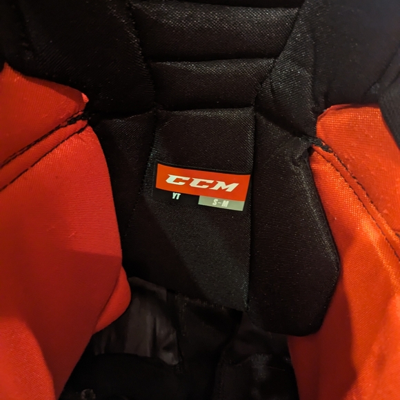 CCM YTFlex II Goalie pants Youth Small/Medium - Picture 7 of 7